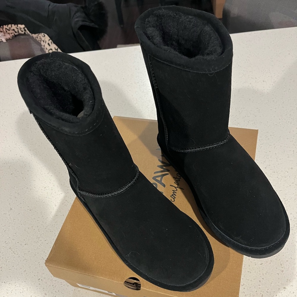 Bearpaw boots - youth size 4 - black